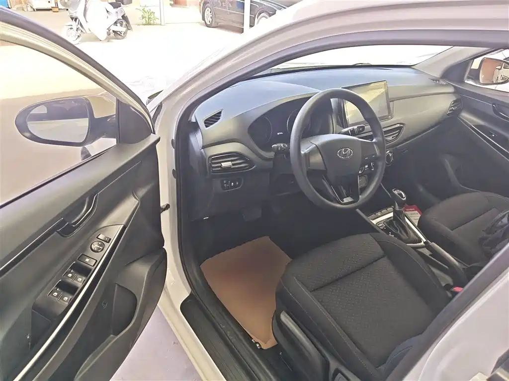 Hyundai Elantra 2020 — фото 12