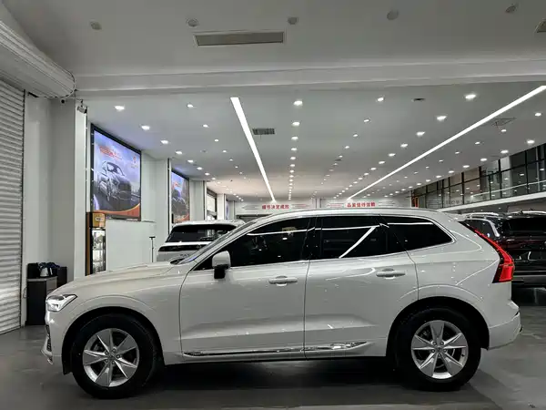 Volvo XC60 2022