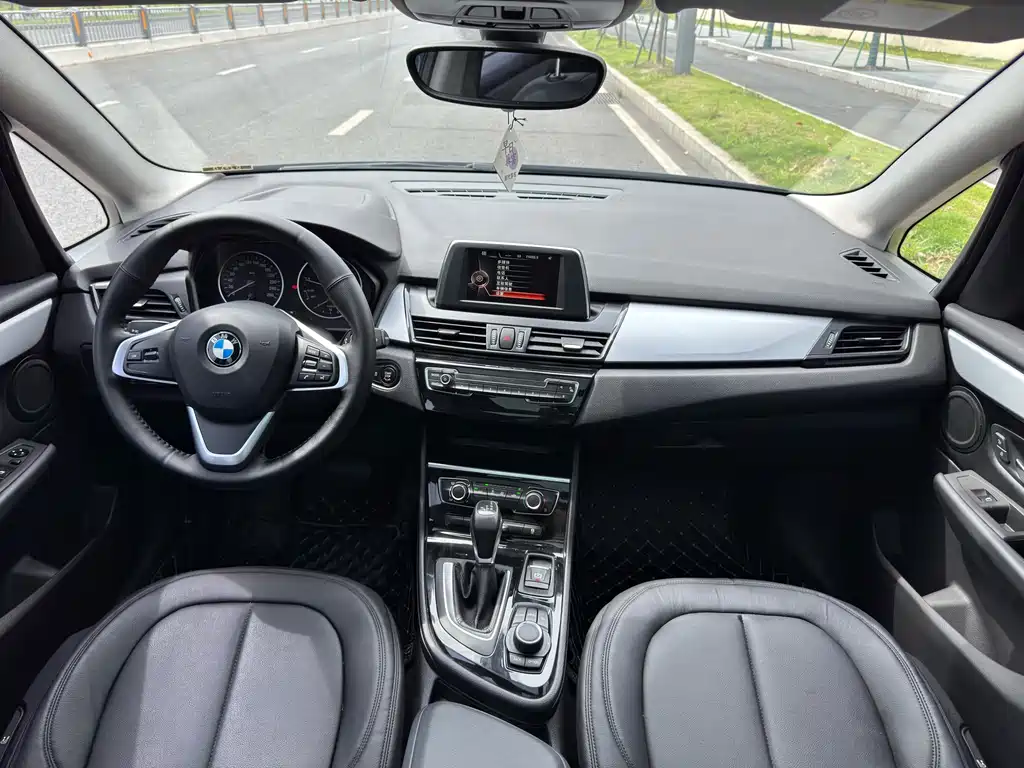 BMW 2 Series Active Tourer 2016 — фото 6
