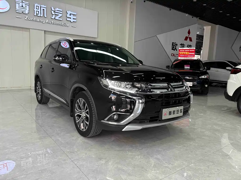 Mitsubishi Outlander 2017 — фото 9