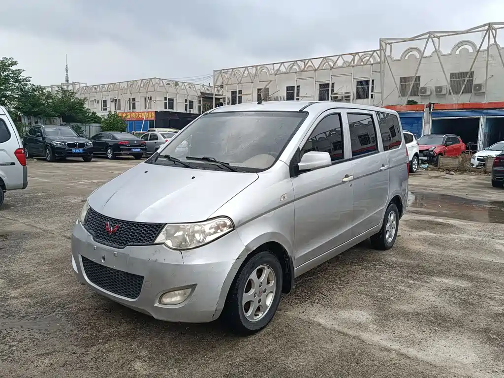 Wuling Hongguang 2013