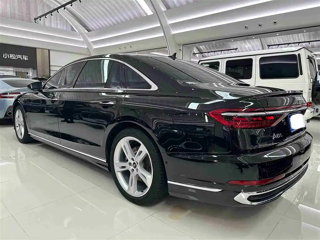 Audi A8 2023 — фото 18