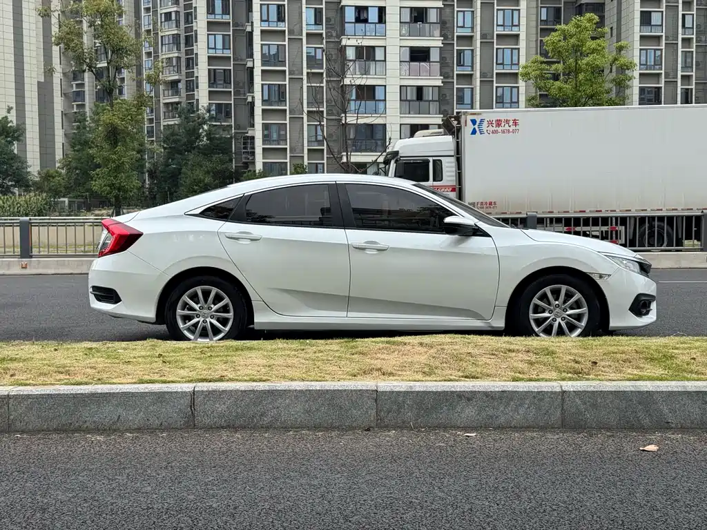 Honda Civic 2019 — фото 17