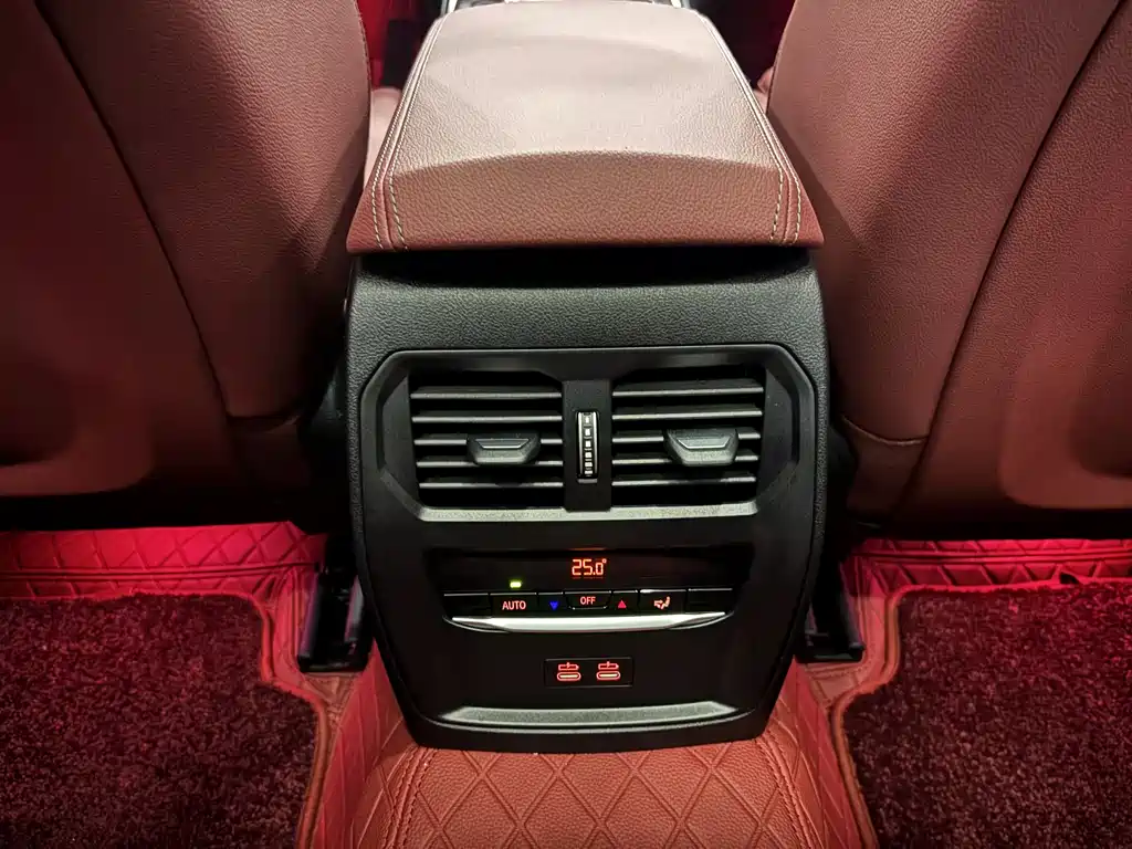 BMW 3 Series 2025 — фото 19