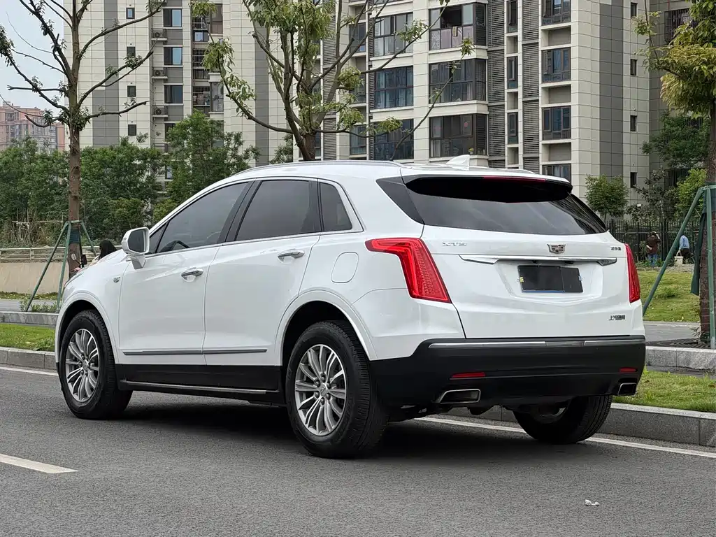 Cadillac XT5 2017 — фото 13