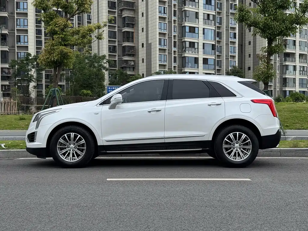 Cadillac XT5 2017 — фото 14
