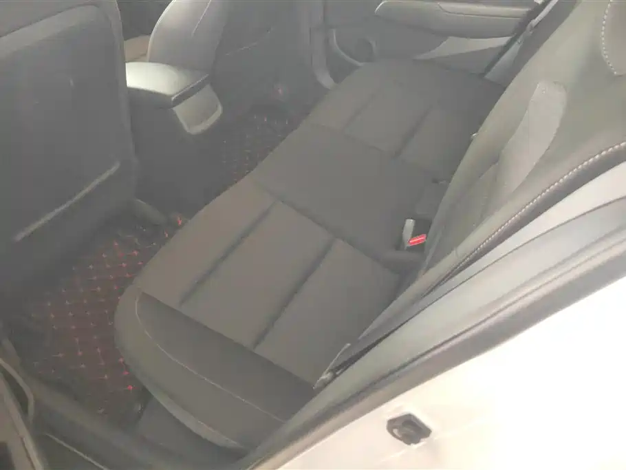 Hyundai Elantra 2016 — фото 11