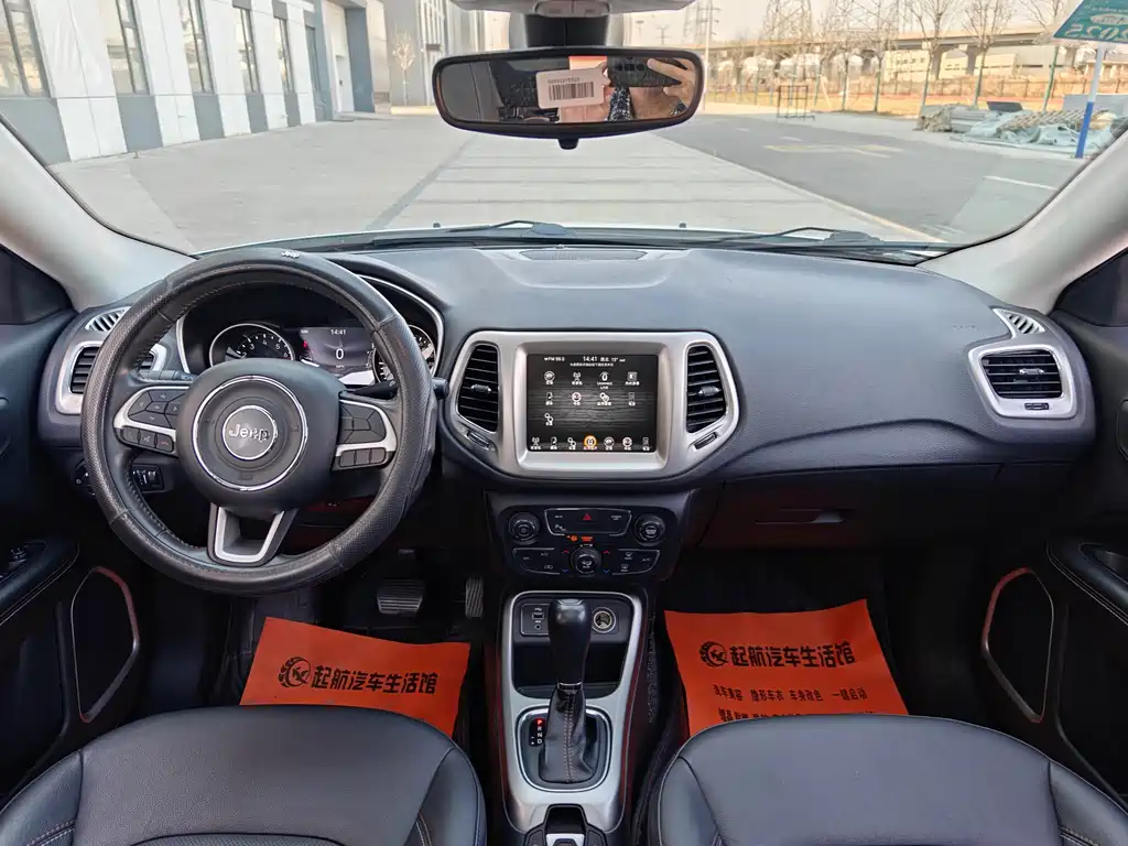 Jeep Compass 2017 — фото 12