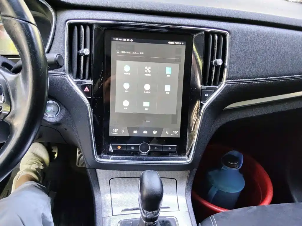 Roewe RX5 New Energy 2018 — фото 6
