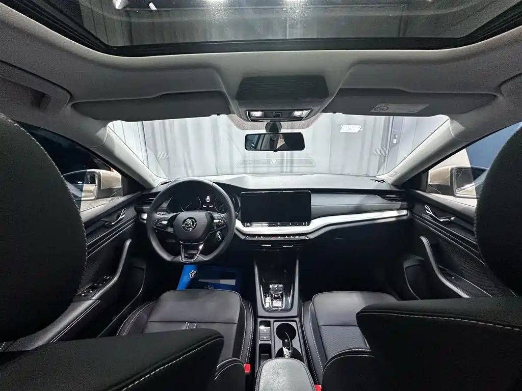 Skoda Octavia 2023 — фото 11