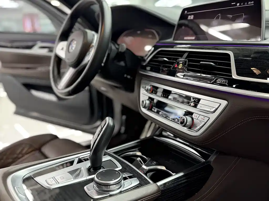 BMW 7 Series 2021 — фото 18