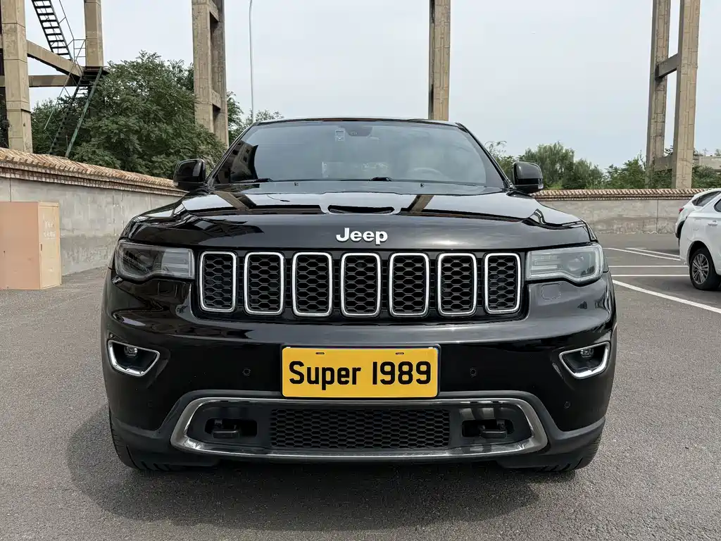 Jeep Grand Cherokee 2018 — фото 2