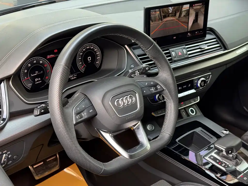 Audi Q5L Sportback 2024 — фото 17