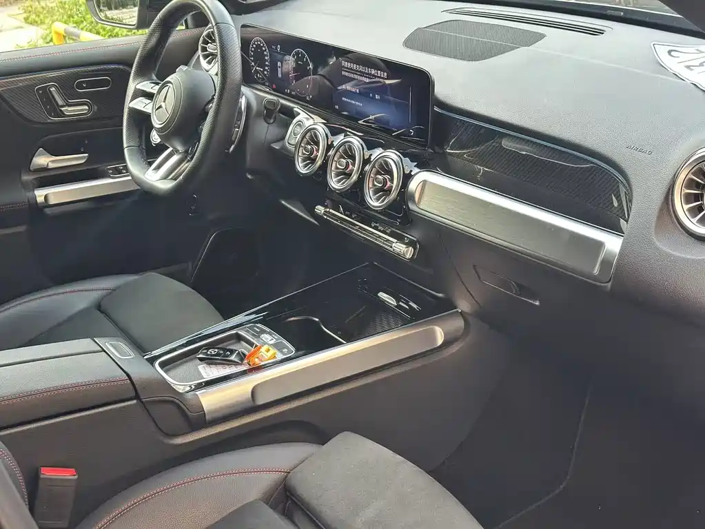 Mercedes-Benz GLB AMG 2025 — фото 7
