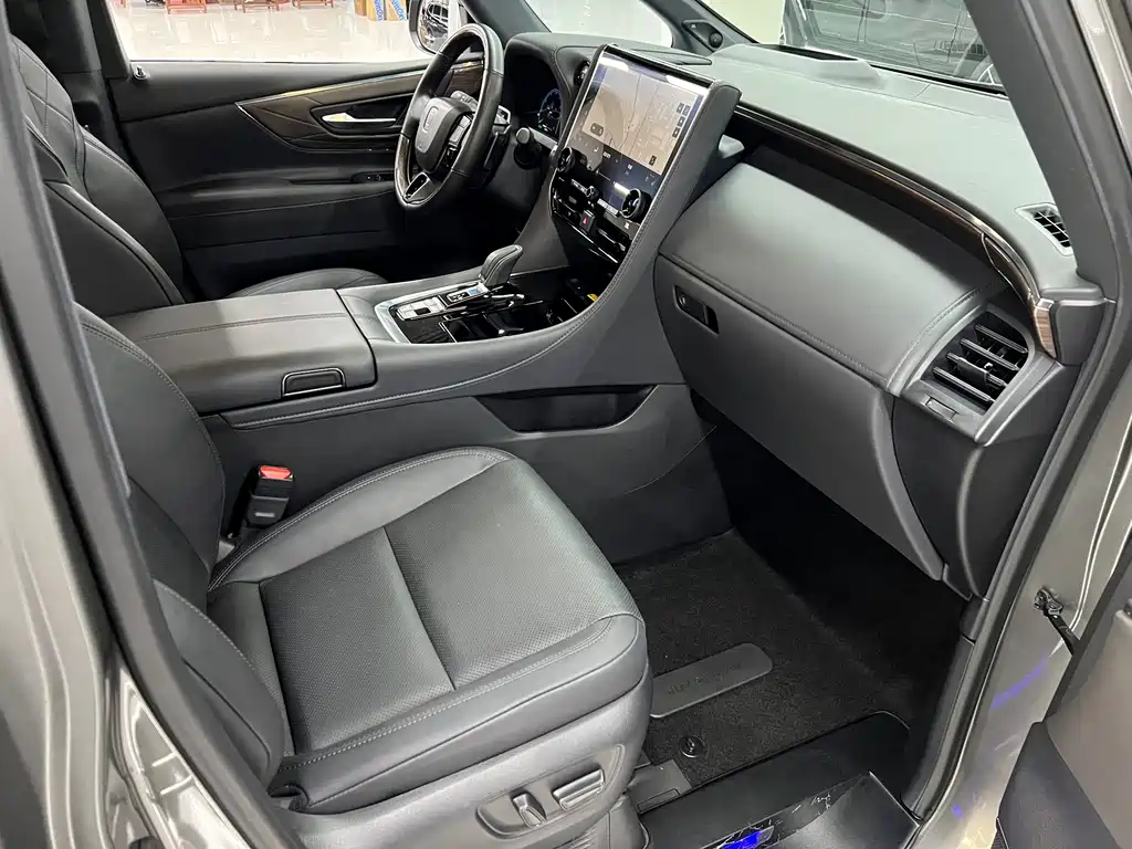 Toyota Vellfire 2023 — фото 18