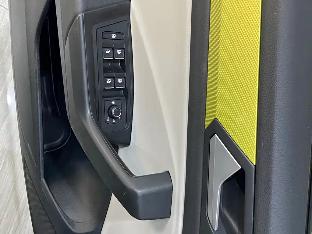 Volkswagen T-Roc 2023 — фото 14