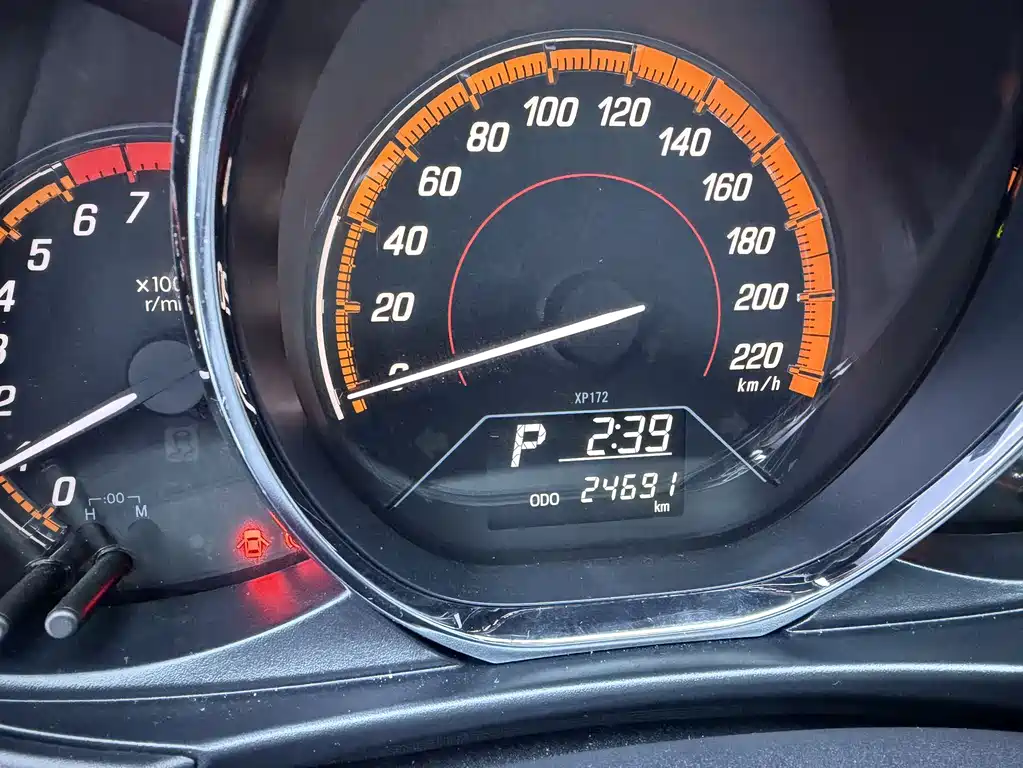 Toyota Yaris L 2022 — фото 13