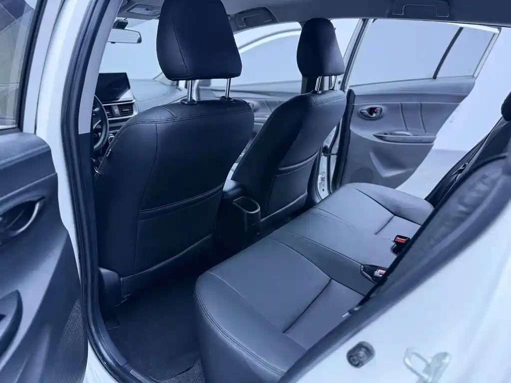 Toyota Yaris L 2022 — фото 12