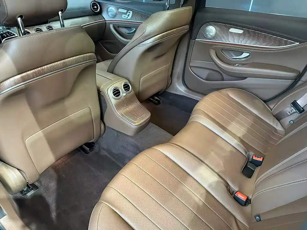 Mercedes-Benz E-Class 2023 — фото 10