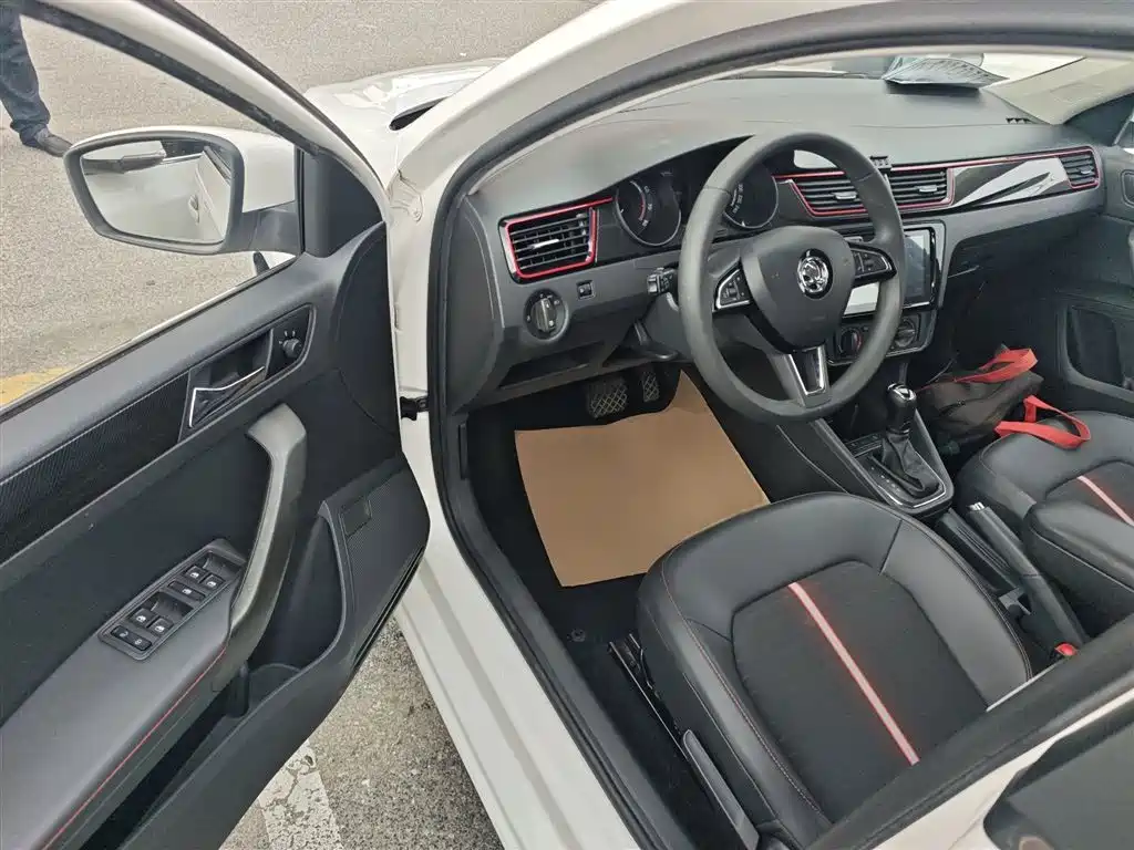 Skoda Rapid Spaceback 2020 — фото 12
