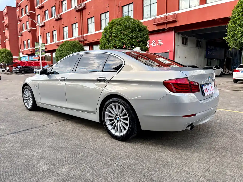 BMW 5 Series 2013 — фото 18