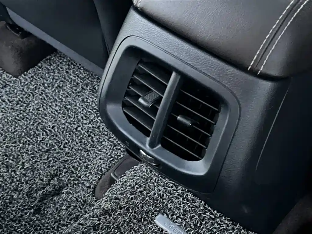 Jeep Cherokee 2016 — фото 16