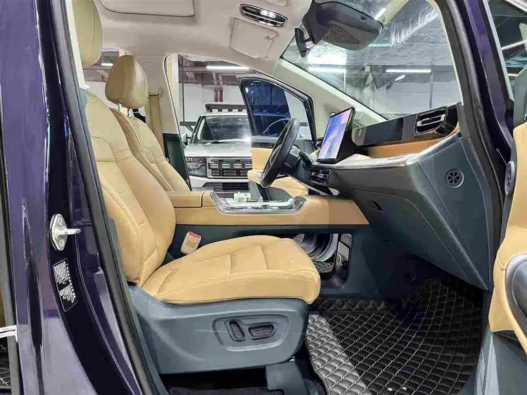 GAC Motor E8 PHEV 2024 — фото 10