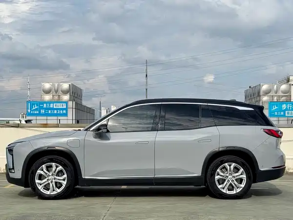NIO ES8 2023