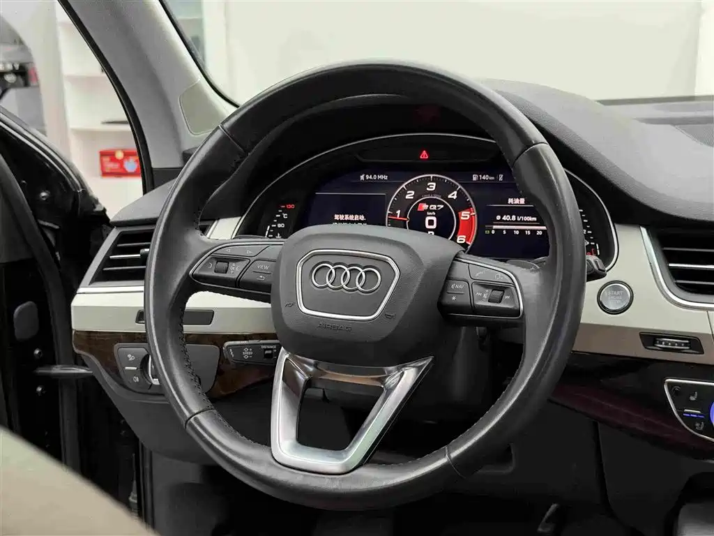 Audi Q7 2018 — фото 11