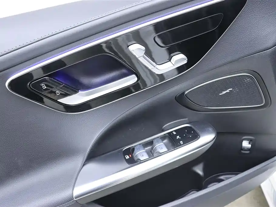 Mercedes-Benz C-Class 2023 — фото 13