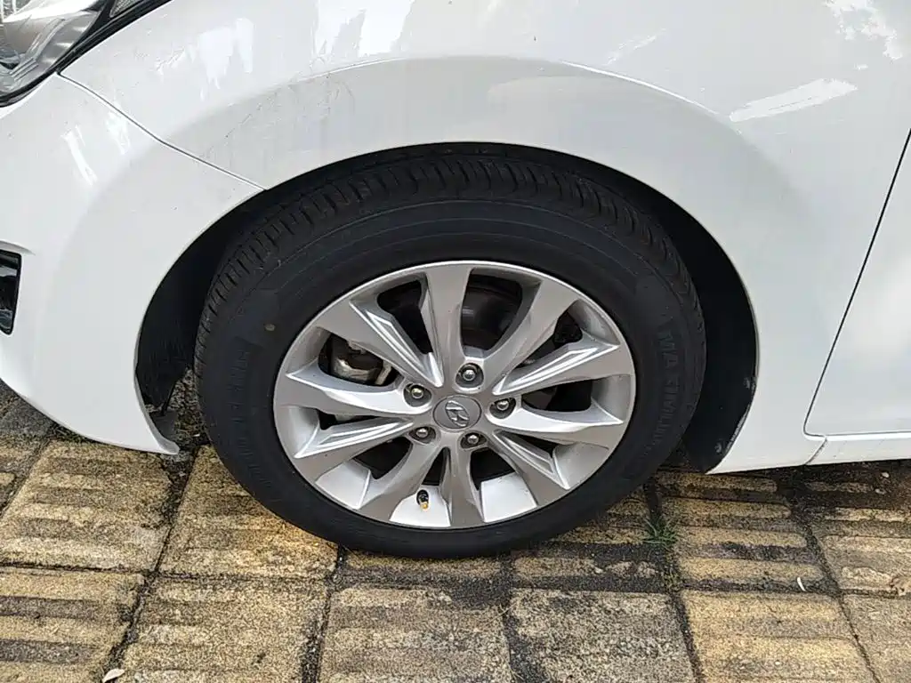 Hyundai Elantra Langdong 2016 — фото 23