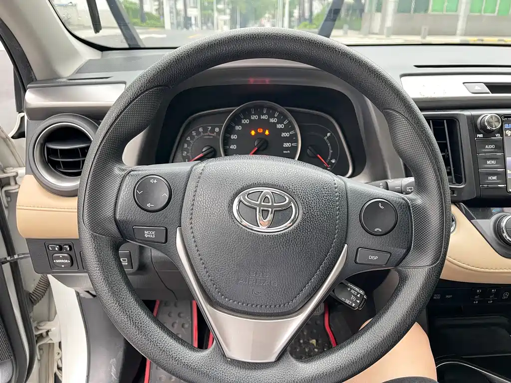 Toyota RAV4 2016 — фото 14