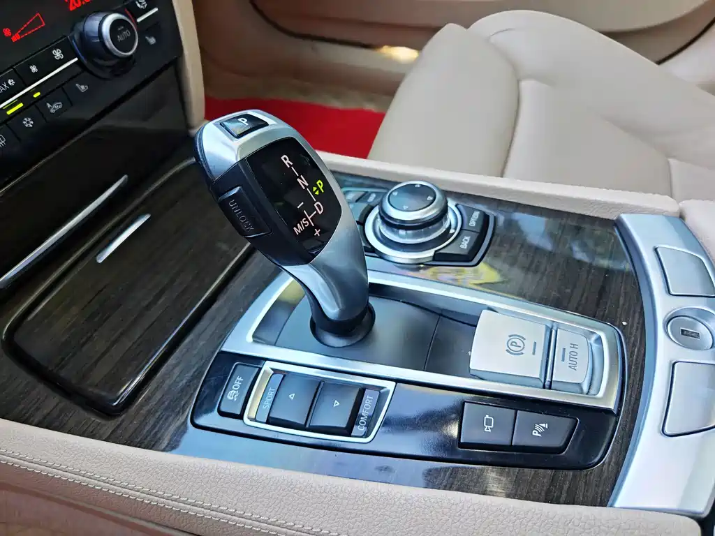 BMW 7 Series 2012 — фото 12