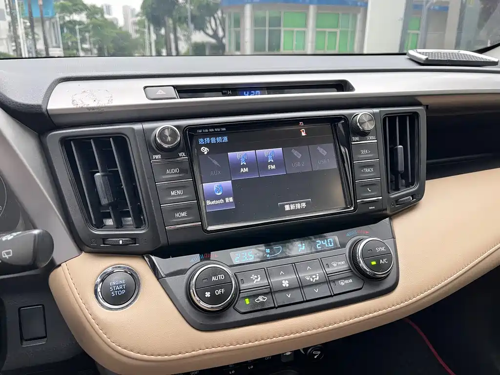 Toyota RAV4 2016 — фото 13