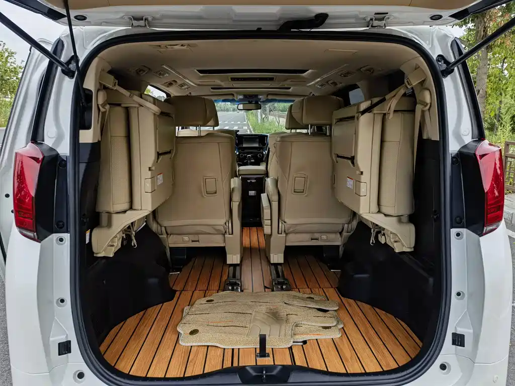 Toyota Alphard 2017 — фото 13