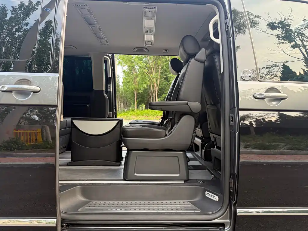 Volkswagen Multivan 2018 — фото 15