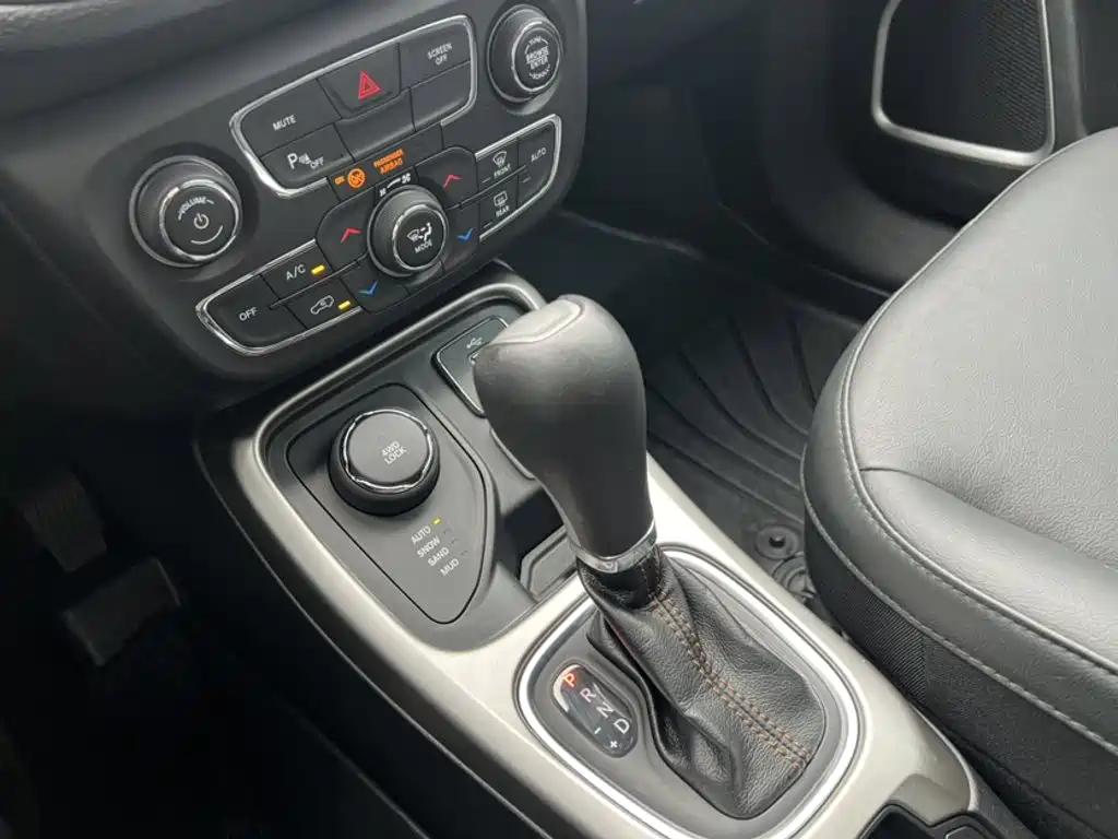 Jeep Compass 2019 — фото 18