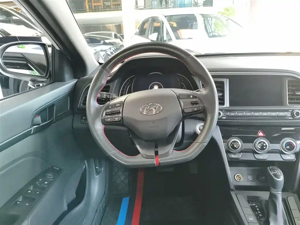 Hyundai Elantra 2020 — фото 11