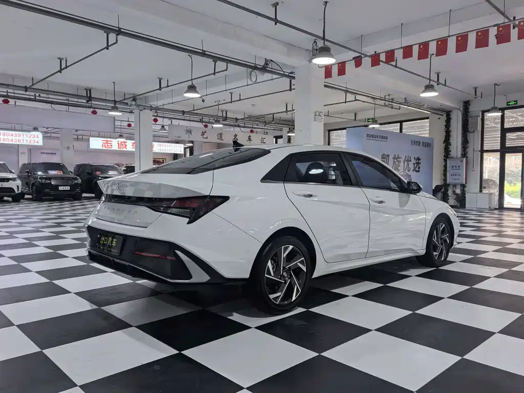 Hyundai Elantra 2023