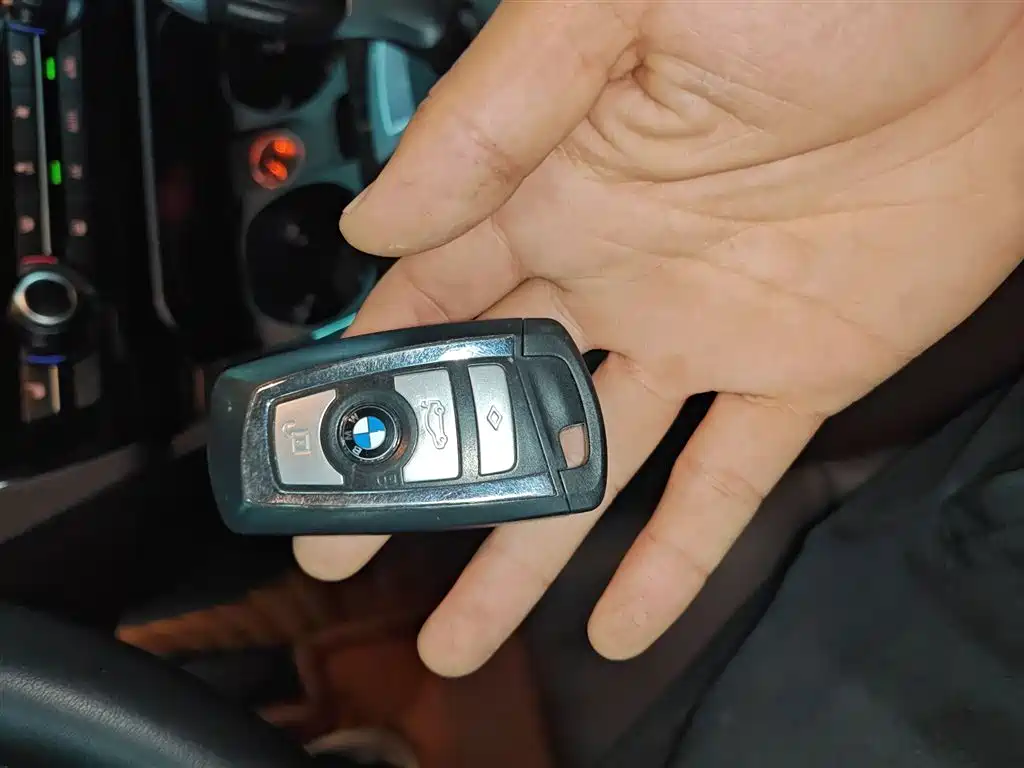 BMW 5 Series 2017 — фото 17