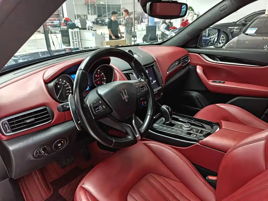 Maserati Levante 2018 — фото 12