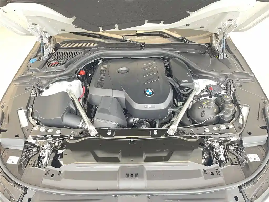 BMW 5 Series 2025 — фото 13