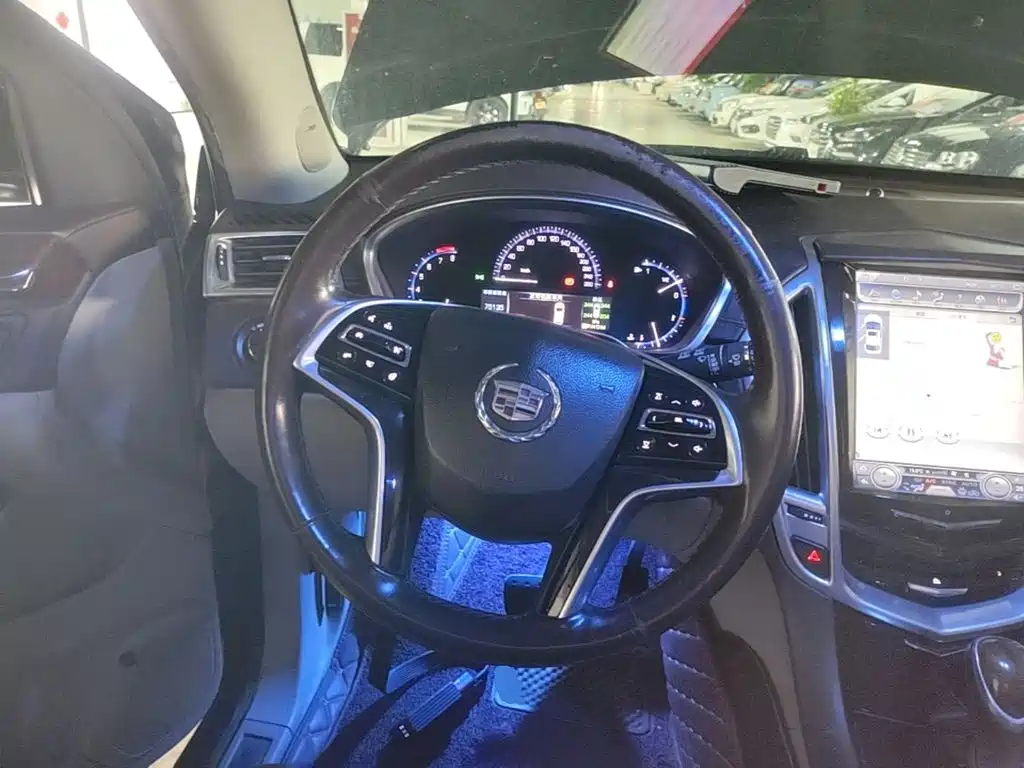 Cadillac SRX 2015 — фото 11