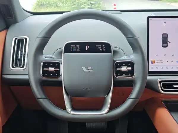 Li Auto L6 2025