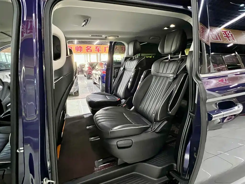 Roewe iMAX8 2023 — фото 13