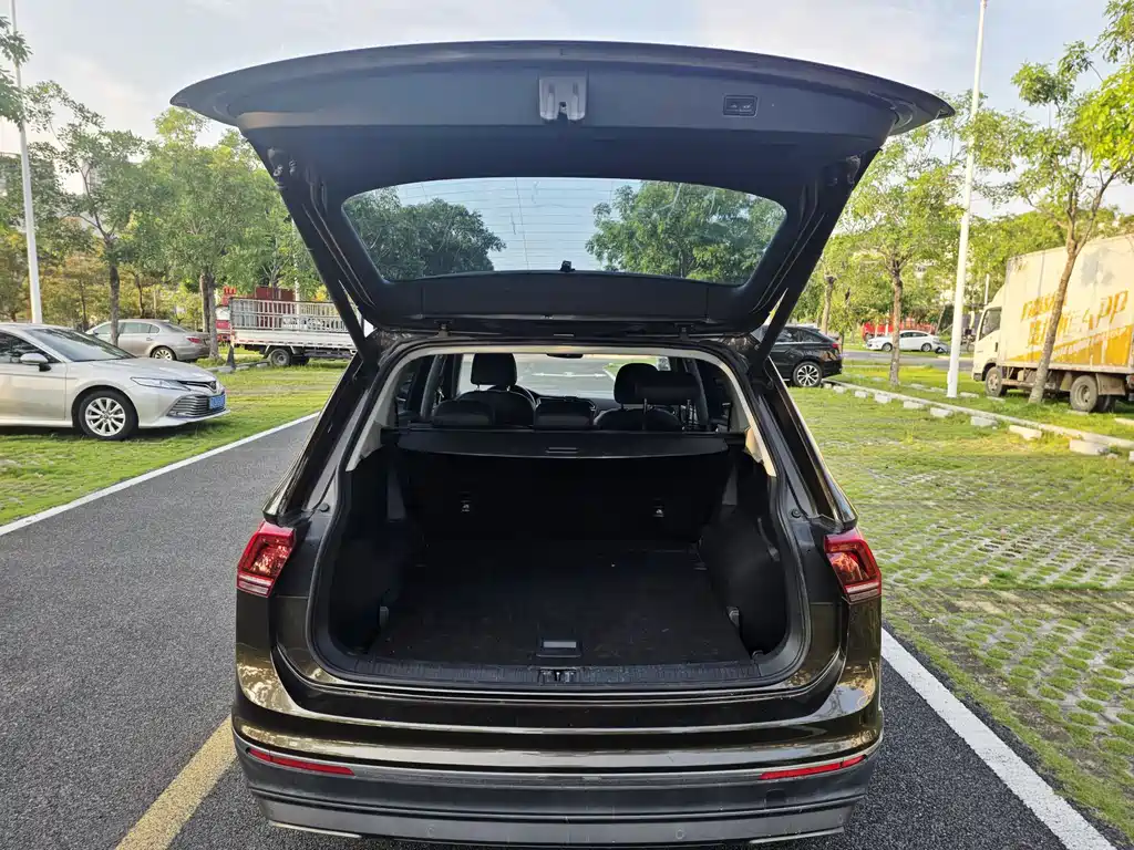 Volkswagen Tiguan L 2018 — фото 16
