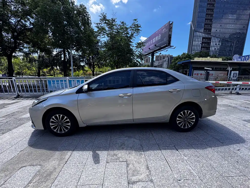 Toyota Corolla 2018 — фото 8