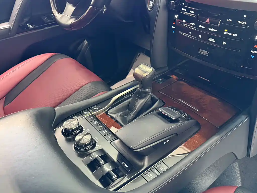 Lexus LX 2019 — фото 12
