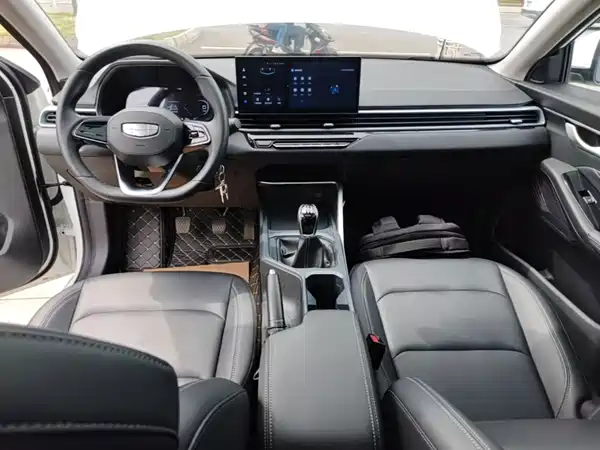Geely Emgrand 2025