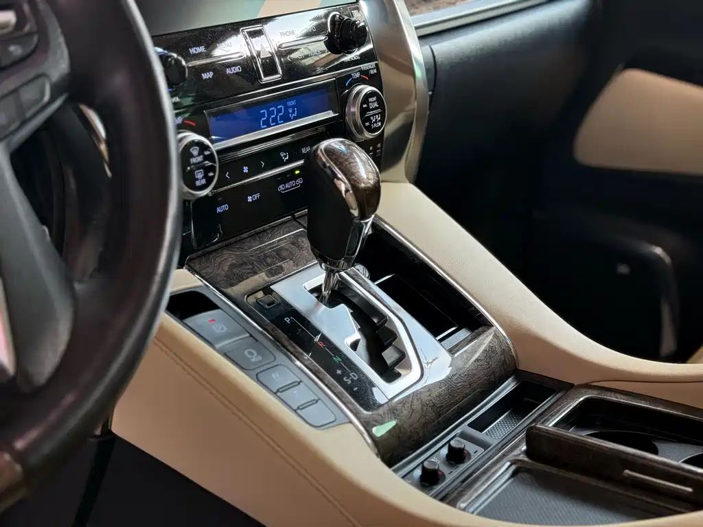 Toyota Alphard 2021 — фото 12